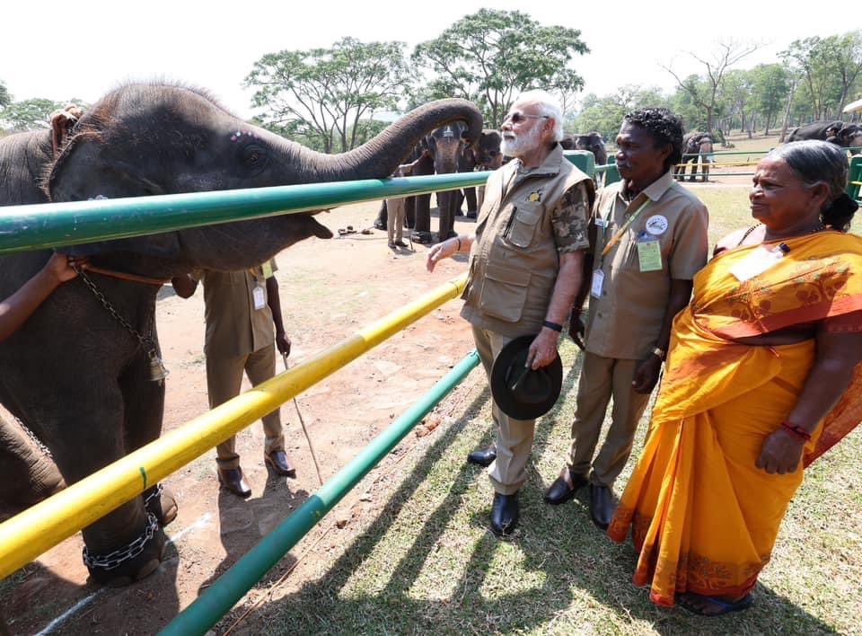 Modi ji with real life heroes showcased in #TheElephantWhisperers 😍🙌🏻