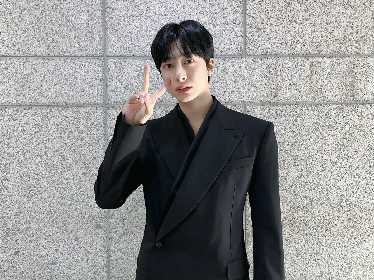 📸
230409 #몬스타엑스 #형원
SBS #인기가요 완료 🌸

몬베베의 일요일을 책임질 MC 형원!
인기가요 화려한 데뷔 🥳
봄 사랑 벚꽃 말고 형원이요 💗
앞으로의 MC 형원 많관부! 많사부!

#HYUNGWON
#MONSTA_X #MONSTAX 
#Inkigayo