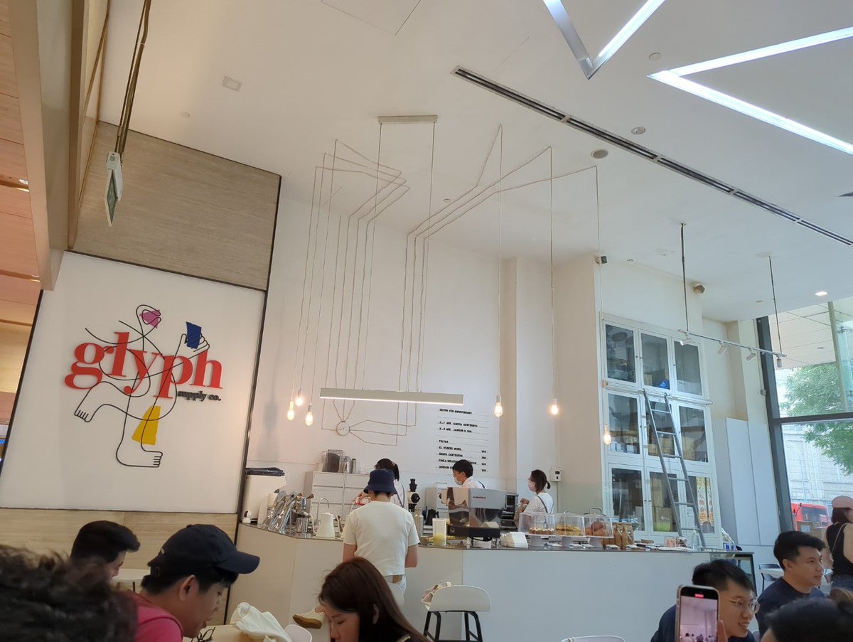 bReAkEr007's tweet photo. I'm at Glyph Supply Co. in Singapore https://t.co/ypAsaGuoCg https://t.co/g4DA6Ct69P