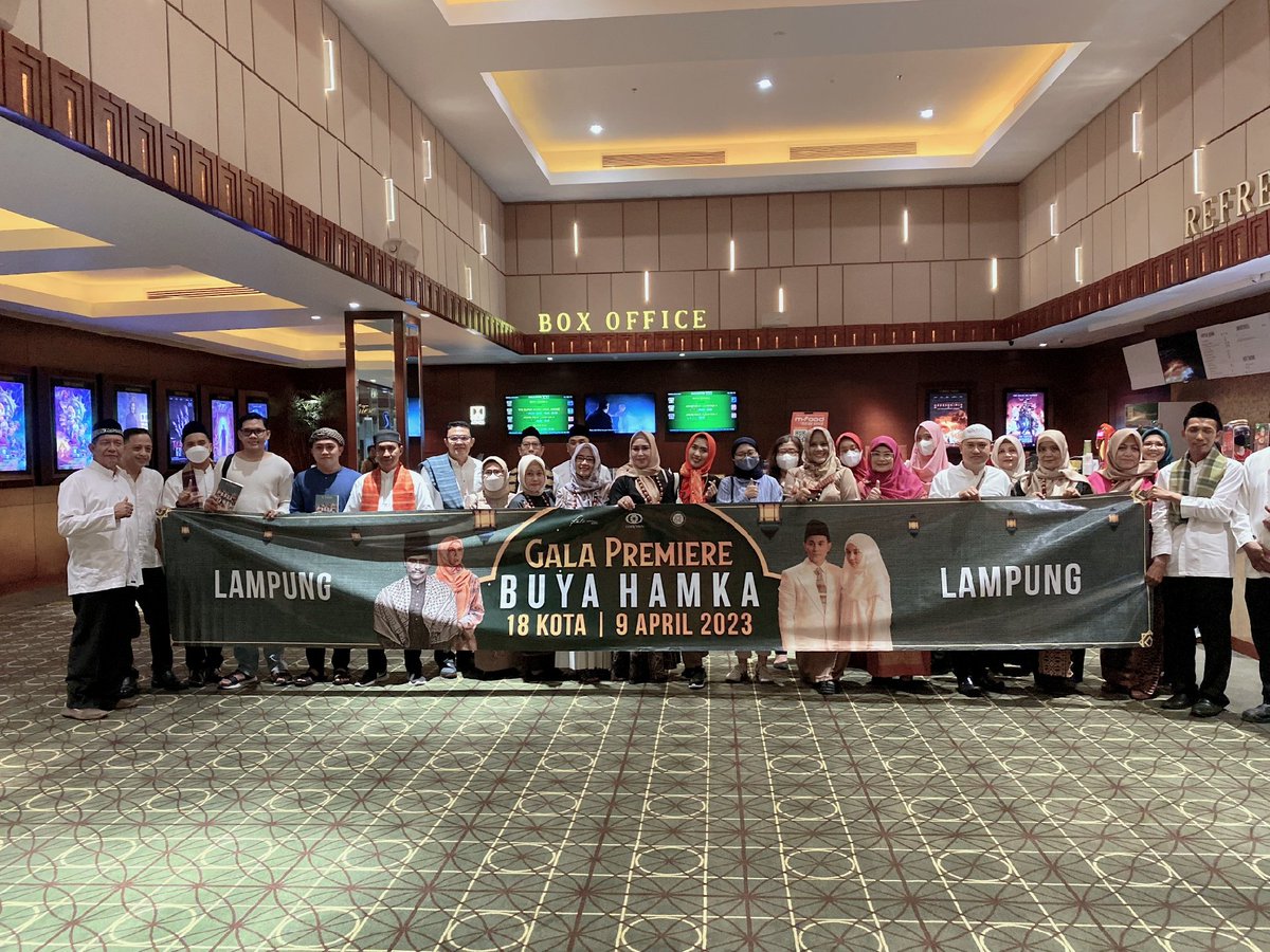 paJax__'s tweet photo. Salam dari Lampung 🤟🏻#buyahamka @VinoGBastian__ @Bellaudyaa @FalconPictures_ https://t.co/0o3F4c3Mmt