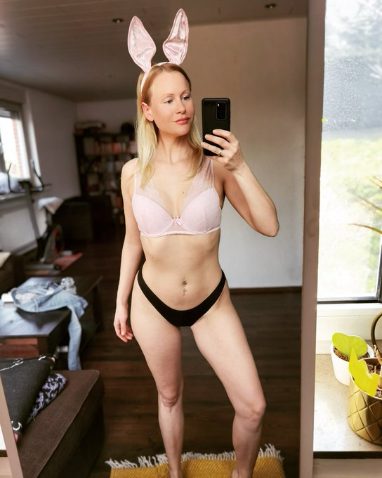 Frohe Ostern 🐰🐇
#blondehexe #mariawolters #mirrorselfie #ostern #easter #bunny #fotonichtaktuell https://t