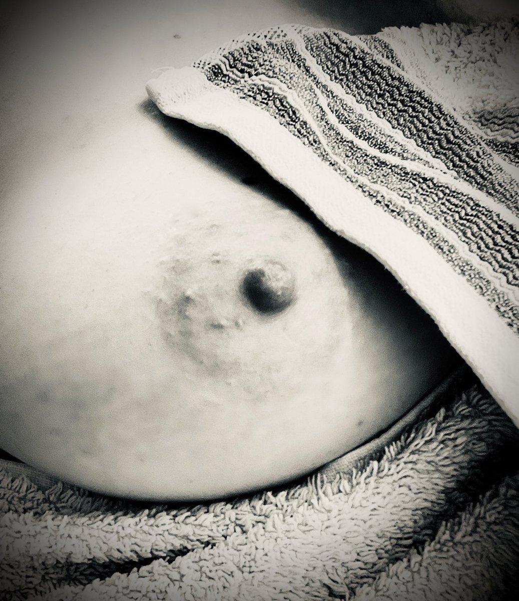 Linconn76012472's tweet photo. Un petit #vendredisein du dimanche à la sortie de la douche pour vous souhaiter une joyeuse fête de Pâques 🥰 … n’abusez pas du chocolat mais faites-vous plaisir ❤️ #notreallybackbutwantedtocheckin #merciauxfidèlespourlespetitotsdoux #loveyou https://t.co/3g94gnhUXa