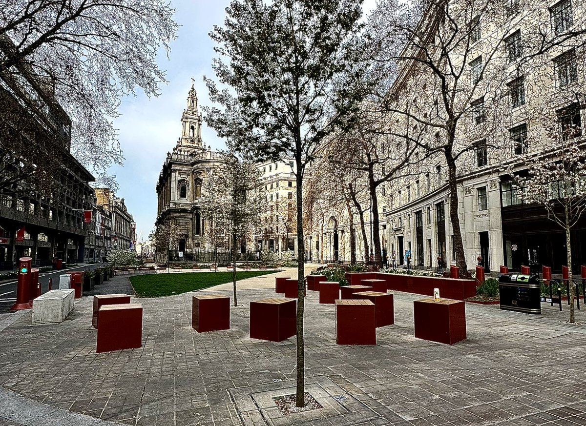 Easter present. A couple of years ago this was one of the most polluted and congested streets in London. Now it is a public space for people #aldwych @BrentToderian @SophieJThompson @PrimeraLondon @SomersetHouse @TheCourtauld @KingsCollegeLon