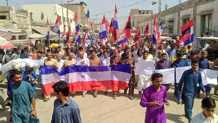 ڪنڌ ڪوٽ 
 پروفيسر شھيد اجمل ساوند جي قتل خلاف ايس ٽي پي ضلع صدر اڪرم باجڪاڻي جي اڳواڻي ۾ گهنٽاگهر چوڪ کان پريس ڪلب تائين احتجاجي ريلي ڪڍي وئي.
#JusticeForAjmalSawand