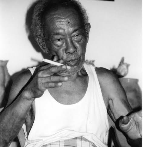 Gairah kerja adalah pertanda daya hidup; dan selama orang tidak suka bekerja sebenarnya ia sedang berjabatan tangan dengan maut.

- Pramoedya Ananta Toer