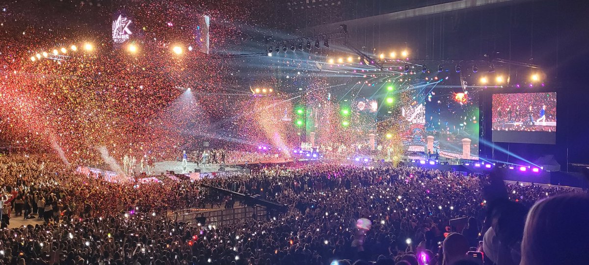 HopelessYuu's tweet photo. #MusicBankParis c'était incroyable,  fou, 대박 ! J'arrive pas à m'en remettre 😭🩷✨️ 
Des courbatures partout même aux chevilles j'ai tout donné 😂 https://t.co/MA8kScWzTs