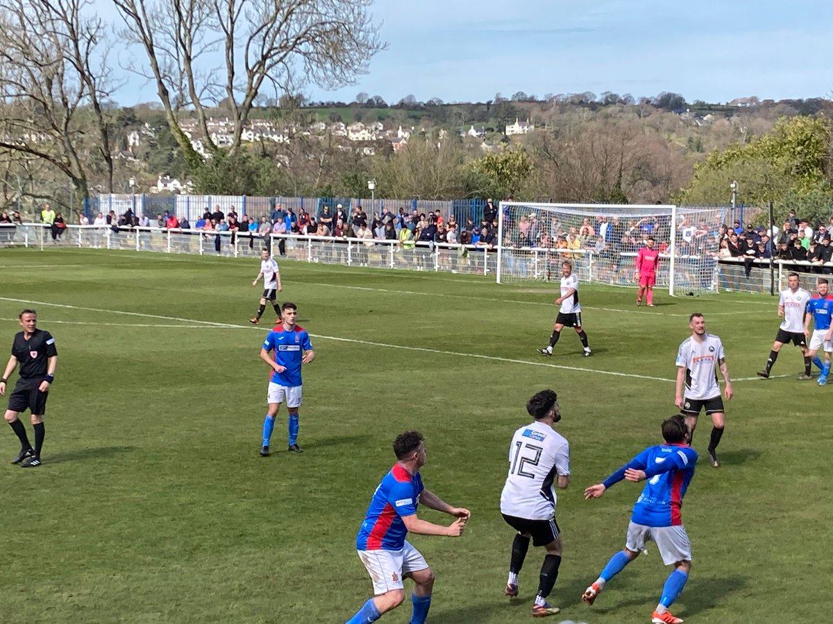 Things are hotting up at the top of the @ArdalNorthern NWest - The thrill of beating Rhyl. Last time I was in here there was a gate of 50 as the last rites of #BangorCity were played out. Good to see happy fans yesterday. @Bangor1876