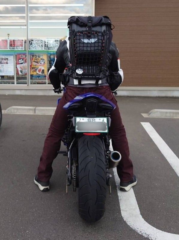 K_UE93's tweet photo. #alpainstars #airtech5 と #boblbee のテスト完了✨どーでもいいけど私が跨るとこんなにも #YZFR1 が小さく見えるというのが、何より衝撃でした😅
#バイク好きと繋がりたい #バイク乗りと繋がりたい #晴走雨読 #YAMAHAが美しい https://t.co/n6aRCc94tm