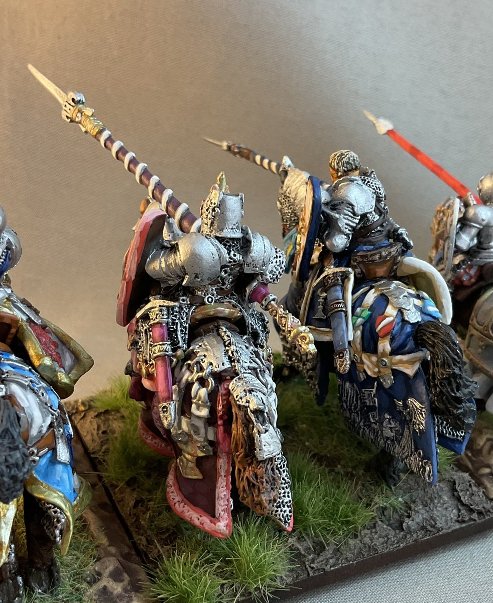 Oldwargamer's tweet photo. 2) a view of the back of the #Knights.
My favourite is the falling knight.
#GamezoneMiniatures #Wargaming https://t.co/RNpbibZQmt