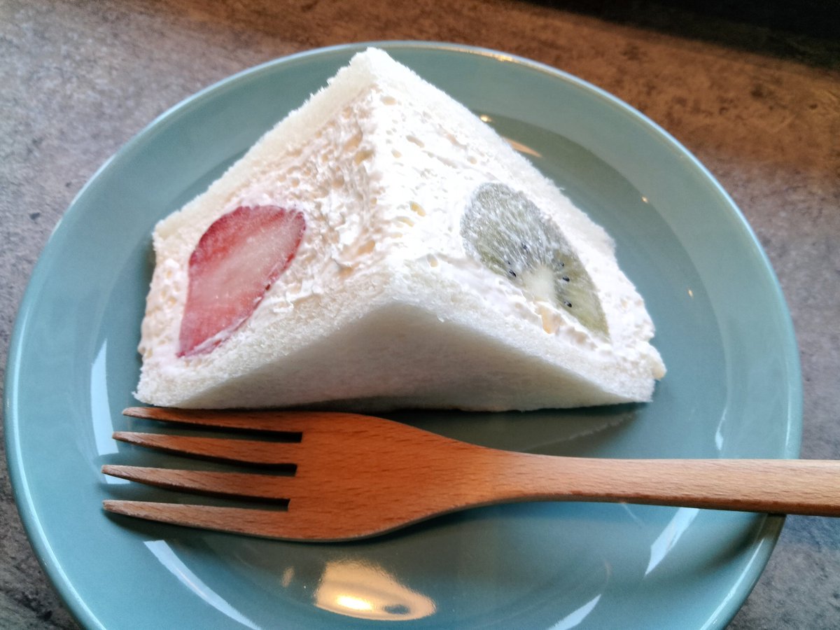 CerveloC's tweet photo. 今日はのんびり走りながらお初のカフェへ。
15回位道に迷ってようやく辿り着けた時は涙が出るかと思ったよ。
MIXサンド食べられて満足です🤗
#HALOcafe https://t.co/vWunBmsnLW
