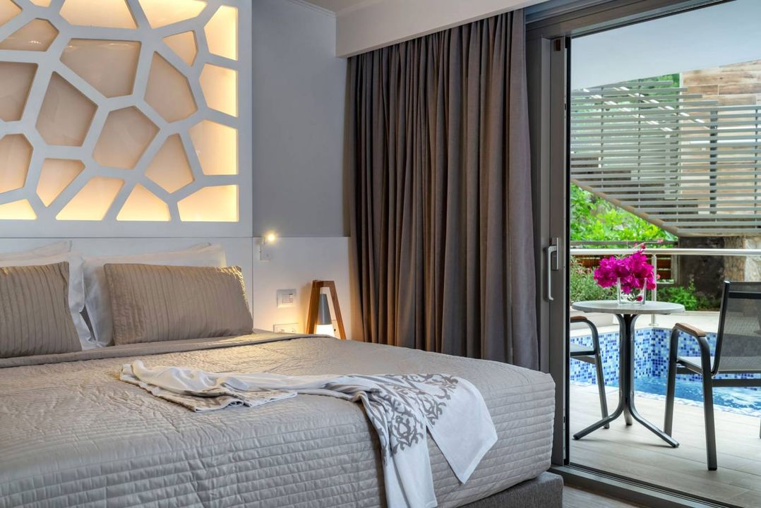 Kassandra_Bay's tweet photo. A rejuvenating atmosphere in a magical hideaway ๐๐ป
๐KB Ammos
#kbammos #kbcollection #skiathoshotel #kassandrabayresort #betterthanhome #luxurystay #pamperyourself #stylishroom https://t.co/CwxrrFQH6Y