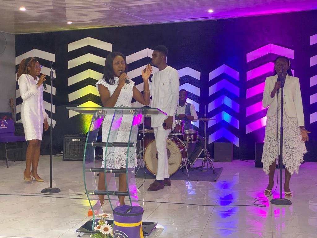 WORSHIP TIME WITH THE FRAGRANCE CHOIR.

🎶Kadosh🎶 
#ResurrectionSunday 
#lccarrows