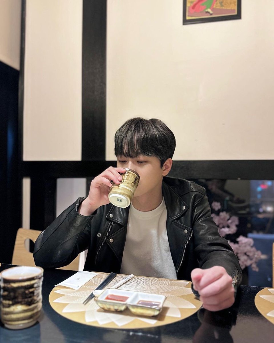 230409 미운사내 인스타 #이찬원
존잘강쥐 용안에 감동 ...