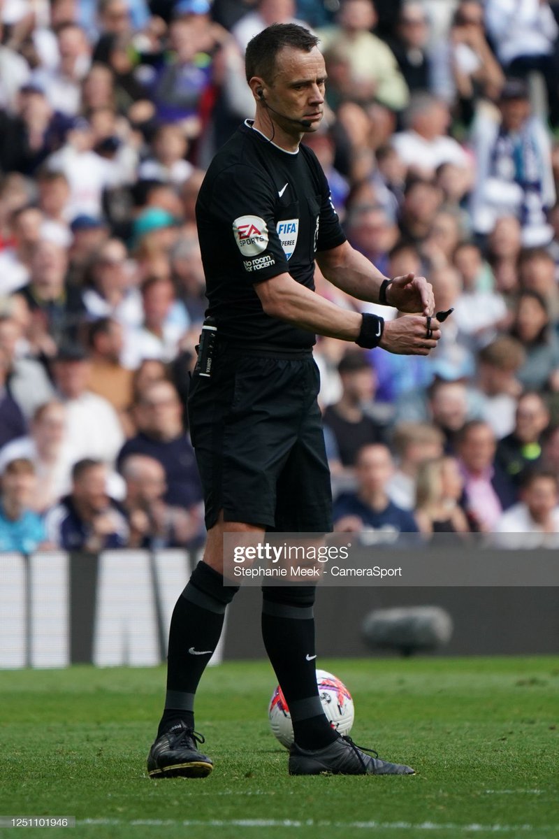 tootsbootsuk's tweet photo. Stuart Attwell in his BlackOut Copa Mundial refereeing the game between Spurs and Brighton yesterday
#TOTBHA #attwell #StuartAttwell #spurs #brighton https://t.co/tbWq2ENnpv