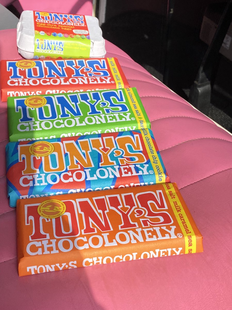 Happy Easter photo bombers! <a href="/TonysChocoUK_IE/">Tony's Chocolonely UK & IRE</a>