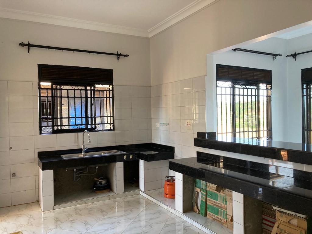 shukranproperty's tweet photo. ❤️Brand New house 🏠 on #HalfACRE available for sale.
📌Located in Gayaza, Kiwenda in Zion Estate, with good and well organized environment. Water and power available.
📌Seated on #50Decimals ( half acre). With ready private Mailo land title.
📌Selling price #380m negotiable. https://t.co/WrLATKQVl8