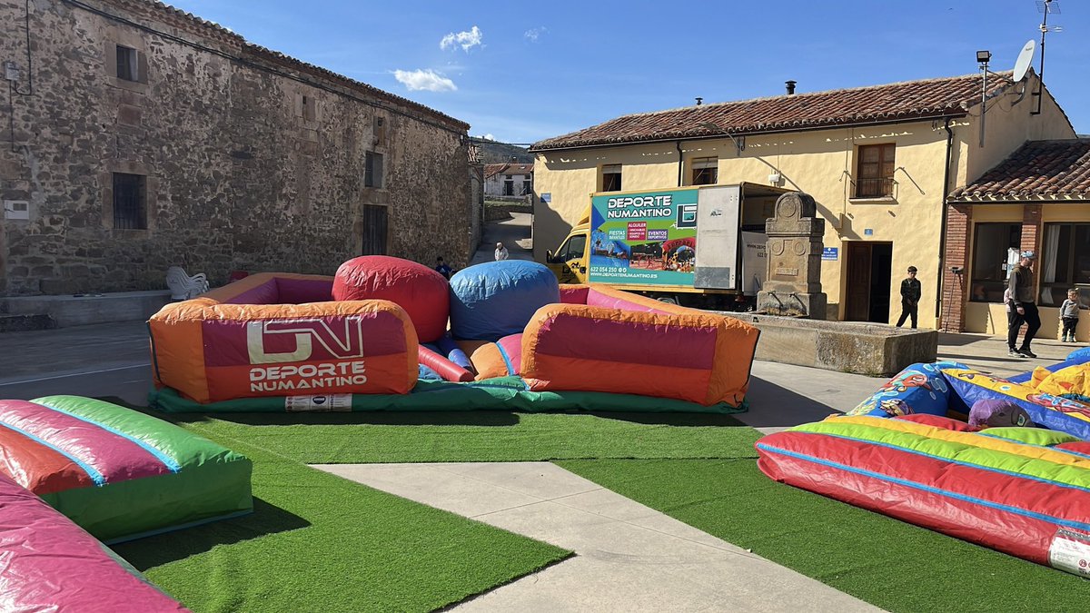 Fin de semana intenso por los pueblos de Soria. Las Cuevas, Pobar, Duruelo de la Sierra… Seguimos trabajando para amenizar las fiestas de Soria.

Date prisa en pedir presupuesto si quieres que tus Fiestas Pueblos Soria sean un éxito.

deportenumantino.es
