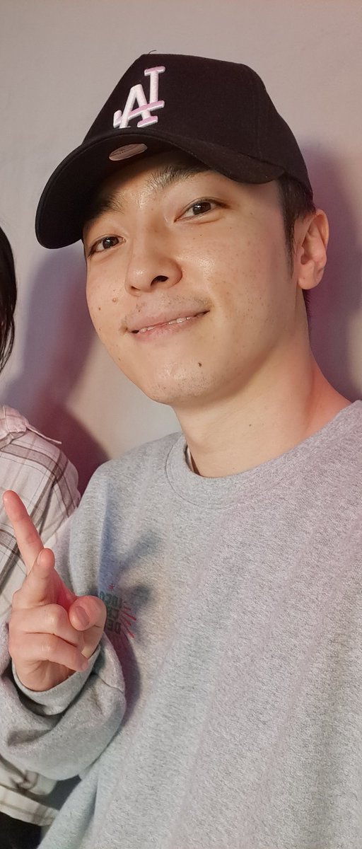 오늘 비기너수업 듣고 사진 찍었는데
표정 넘 귀엽지 않나요ㅠㅠㅠㅠㅠ