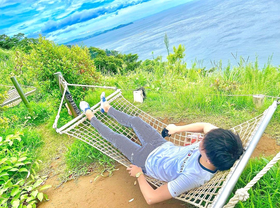 kakerun0_1's tweet photo. 僕が3億稼いだ
“原動力”は、全て
《“母の存在”》です💆

✅シングルで借金1000万
✅仕事を３つ掛け持ち
✅化粧品は全て100均

…そんななかで
“兄と僕”を立派に
育て上げました🍀

「いつか、母に楽させたい…」

それで始めた
【ネットビジネス】で
借金を返せた時…
初めて
「親の涙」を見ましたね😌 https://t.co/colaXsYOeC