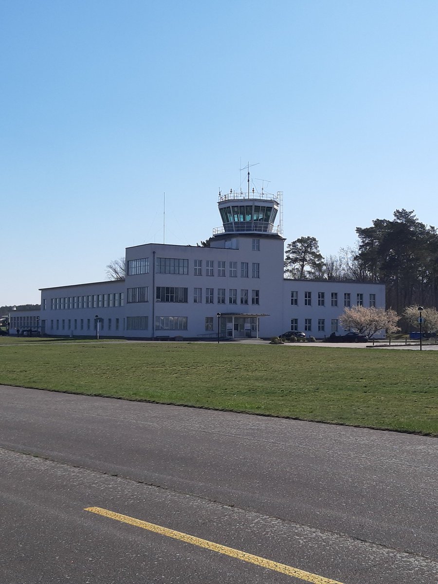 Ein sonniger Radsport-Ostergruß mit einer Terminvorschau. Vom 25. bis 28.08.2023 läuft wieder die Tour de Berlin der Schülerklassen. Nach Tempelhof 2022 finden diesmal 2 Etappen in Gatow statt! P.S.: Auch in Tempelhof wird es in dieser Saison Rennen geben.