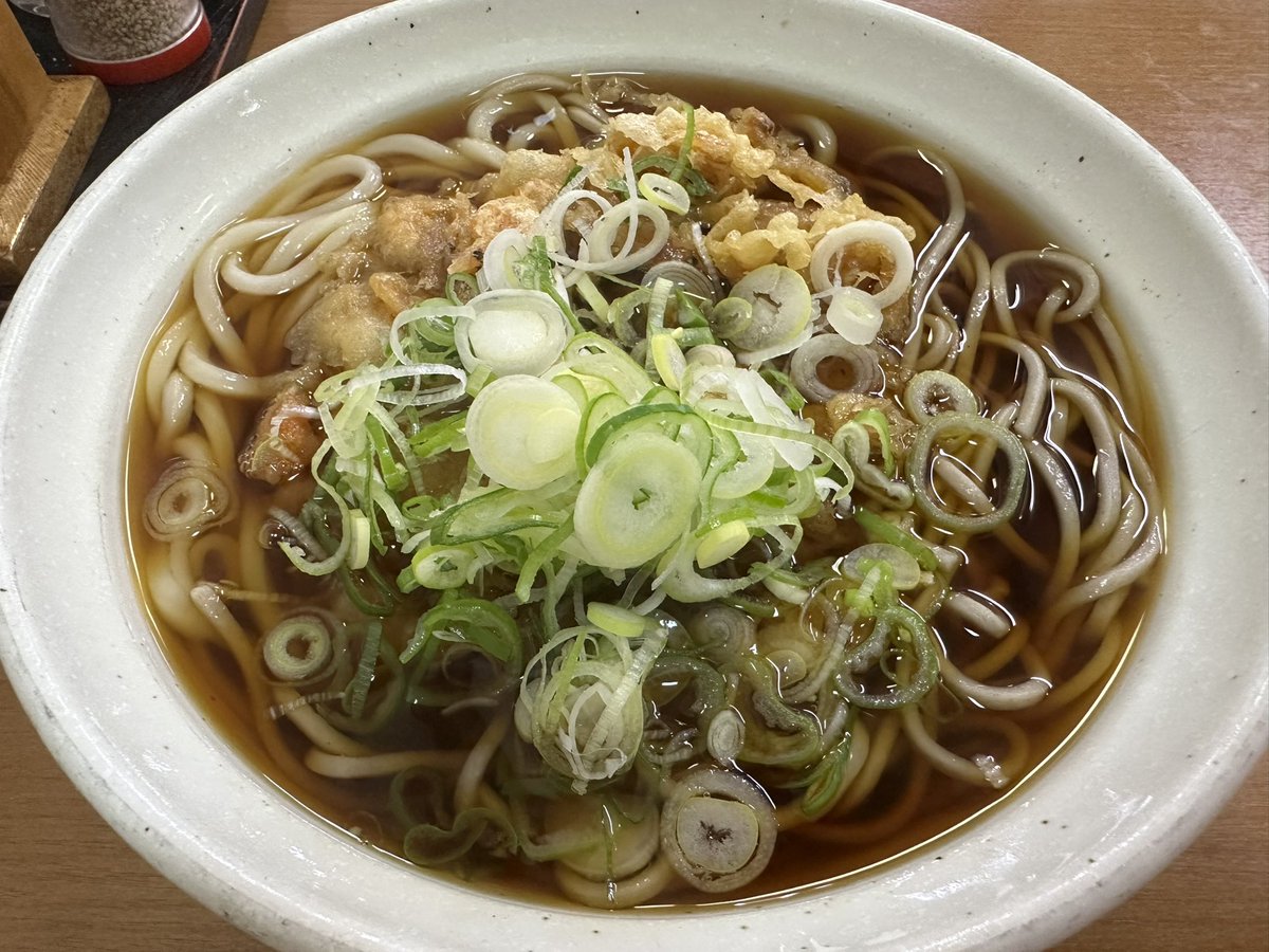 87ch's tweet photo. うそ(うどんとそば)食べた。
#長命うどん https://t.co/DWei1t78ur