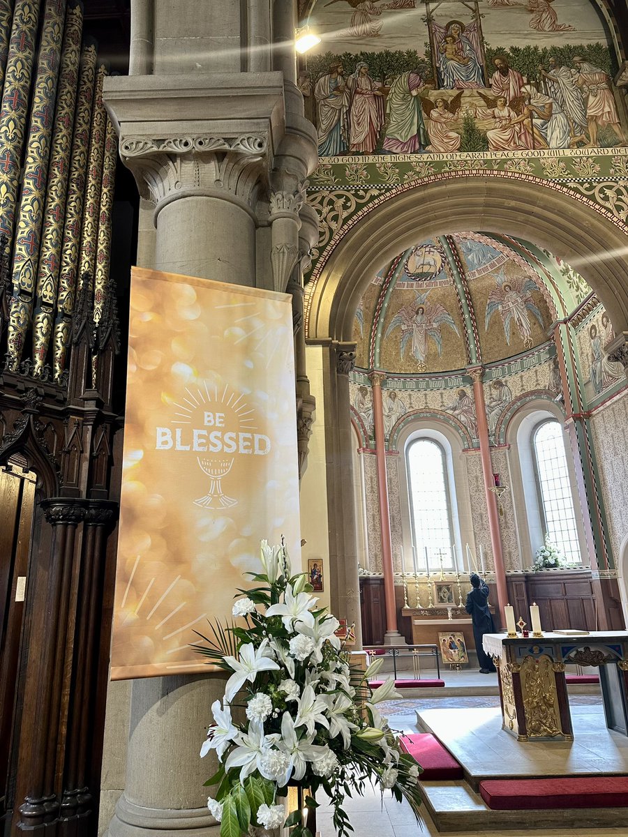 StGeorgePreston's tweet photo. Easter Day Sung Mass will begin at 10.30am. ⛪️ All are welcome! He is risen! 🙌
#Preston https://t.co/KV4Jao8Cfo