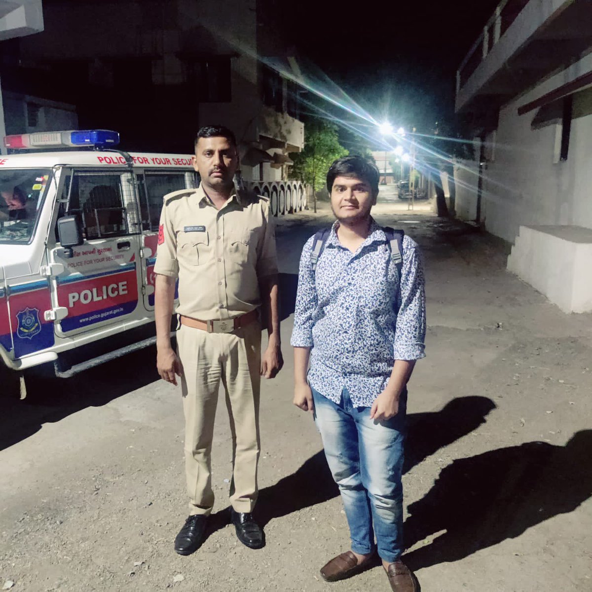 kripalsinh707's tweet photo. ગઢડા પોલીસ દ્વારા ગત રાત્રે જુનિયર કલાર્કની પરીક્ષા આપવા આવેલ અમુક ઉમેદવાર ગઢડા એસ.ટી. બસ સ્ટેશન ખાતે સુતેલા હતા જેથી તેમની રહેવા તથા સવારમાં ચા-નાસ્તાની વ્યવસ્થા પોલીસ ટીમ દ્વારા કરવામા આવેલ હતી. #BotadPolice  @sanghaviharsh @dgpgujarat @GujaratPolice @IGP_BHR_RANGE @SP_Botad https://t.co/6gjDeGukFK