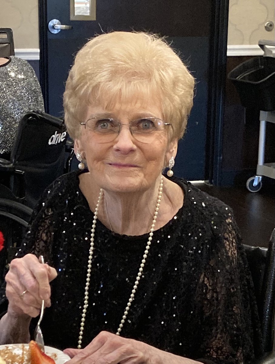 SpringsLima's tweet photo. Shouting HAPPY BIRTHDAY to this lovely lady! We hope you have a wonderful day Janet! https://t.co/peYJaiIfEu