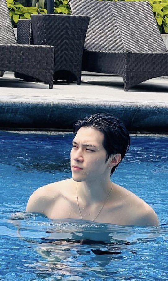 tebak yg kanan jodoh siapa?

#NCTzenSelcaDay #NSD  #NCT #HENDERY