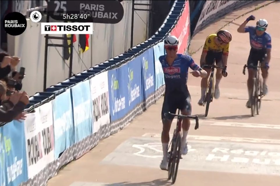 Cycling out of context (@outofcycling) on Twitter photo 