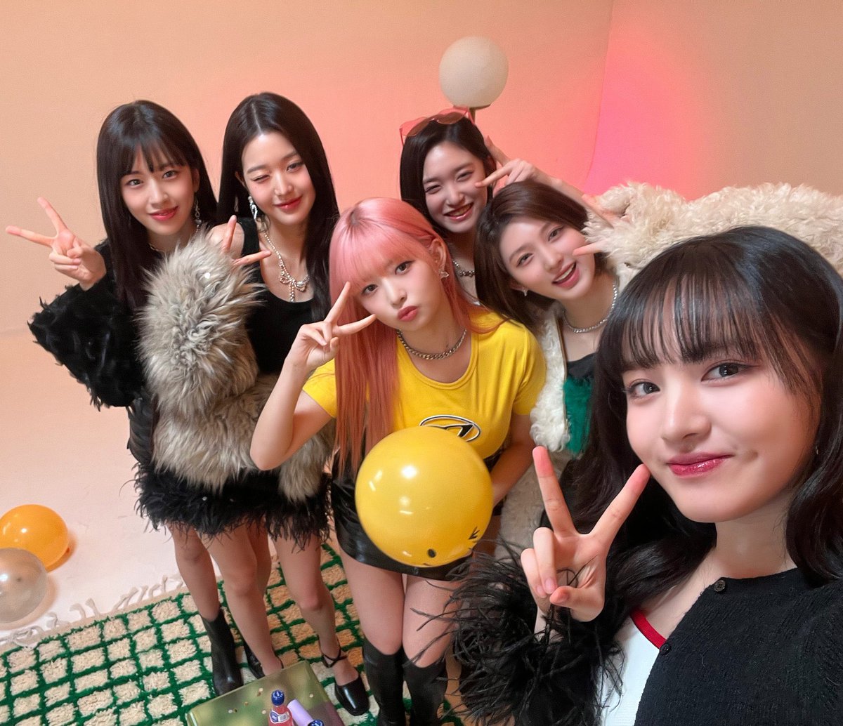sannnnny_12's tweet photo. インガでも1位取ったのはすごすぎる😇
IVEちゃんおめでとう💖💖💖
明日からカムバ!楽しみすぎます!
#KITSCH2ndWin
#IVE39thWIN https://t.co/EjwP436Zlq
