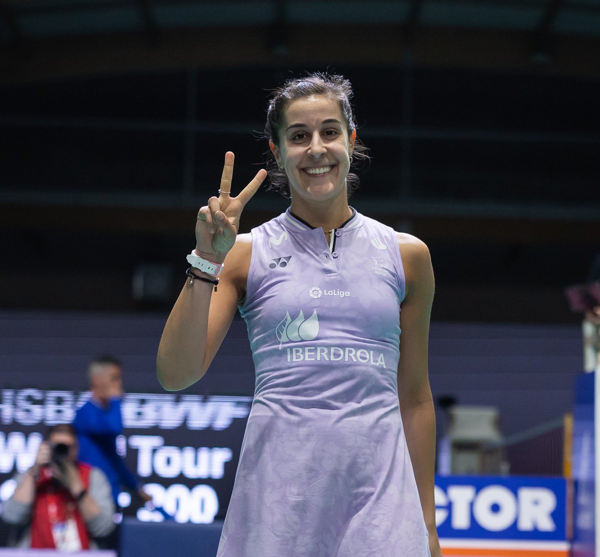 BadmintonESP's tweet image. 🚨 TENEMOS 𝐂𝐀𝐌𝐏𝐄𝐎𝐍𝐀 🚨

@CarolinaMarin supera una durísima final 🆚 Beiwen Zhang (25-23, 9-21, 21-10) y conquista el 🥇 del @OrleansMasters. 

Primer título del año para nuesta 𝐂𝐀𝐌𝐏𝐄𝐎𝐍𝐀.

📈 cutt.ly/u7bt5oP

🗣 ¡¡ENORME, CAROLINA!!