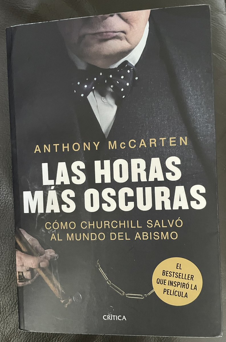 Acabo de leer este gran libro que me prestó @antarmaa - ¡gracias!- sobre el momento en el que Winston #Churchill se convirtió en la leyenda que es. Un libro sobre #liderazgo en tiempos de #crisis y sobre el #poderdelapalabra. Recomendable!