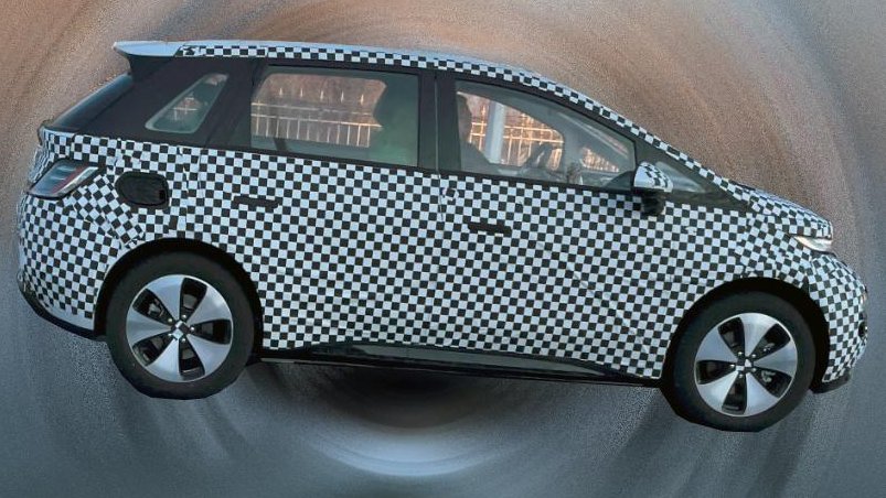 TychodeFeijter's tweet image. #Wuling EQ100 spy shots. A 5-door 5-seat electric car mixing elements of an #MPV and a hatchback. To be positioned above the Bingo. 100+ hp. 400+ range. Launch in Q4 for about $13K. @WulingMotorsID @GM @GMauthority