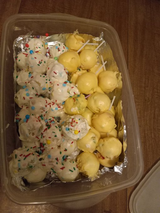 Take my cake balls! I made to many! https://t.co/m9vMAkIPMW<a href="/tag/furry"class="tags"><span>#furry</span></a><a href="/tag/furryart"class="tags"><span>#furryart</span></a><a href="/tag/furryartwork"class="tags"><span>#furryartwork</span></a><a href="/tag/furryartist"class="tags"><span>#furryartist</span></a>