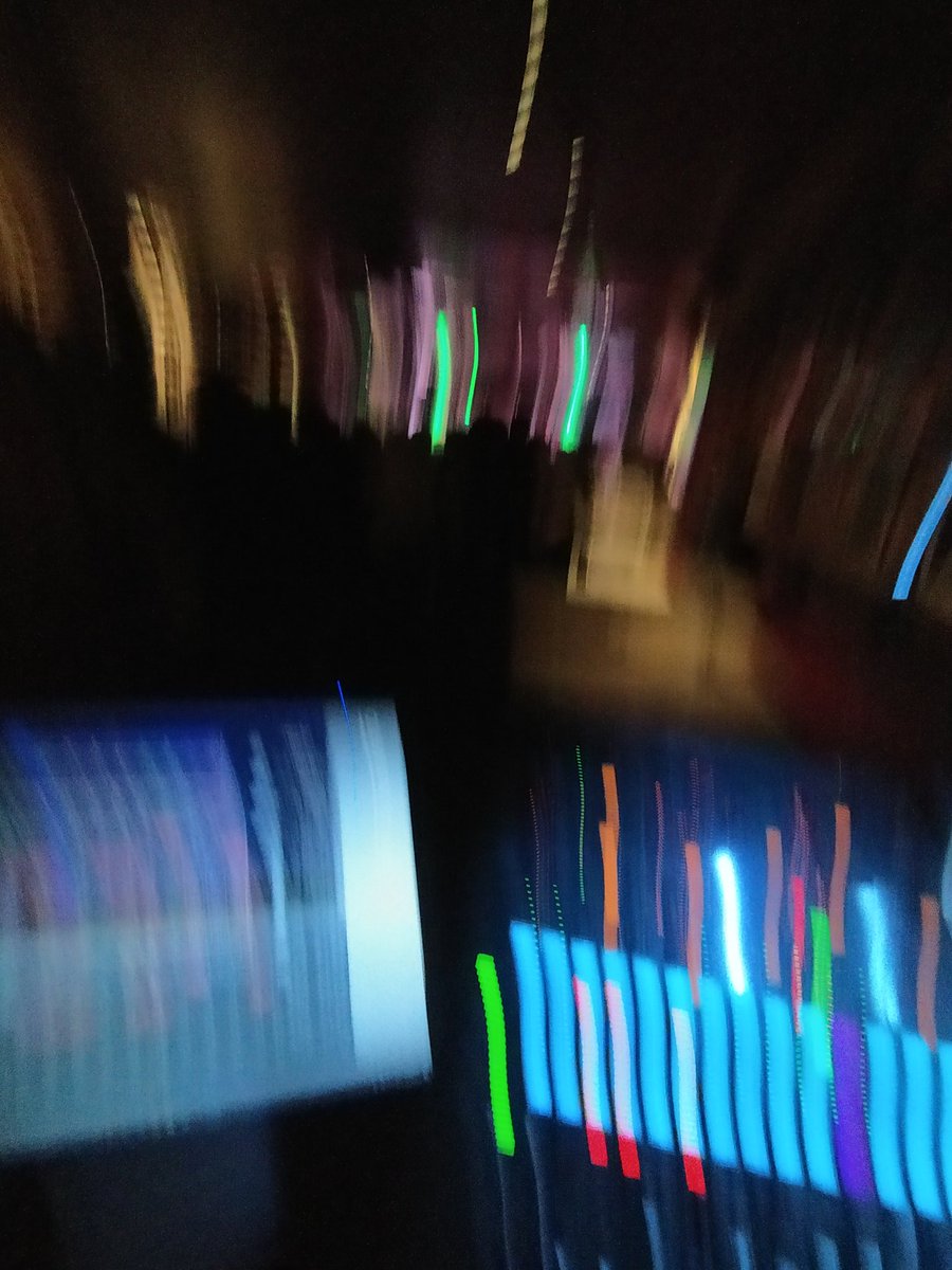 frebas_flav's tweet photo. Ayer me lo pasé matutano haciendo el sonido de @LaTrinidadPop @jorgisimo__ además vino mucha peña rubia al Clavi. Aquí minipogo desde el control. #ruock #semanasanta #eparacomerlugo https://t.co/lQnKKzwDky