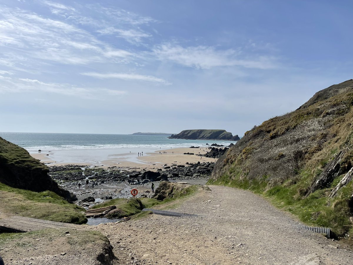Kaaaatexo's tweet photo. What a weekend we are having, sea air to blow away the cobwebs, visiting favourite places, sunshine, spending time all together ❤️ @jono_harrison @Pwebber001 @w97_moll #Dadis60🎉 https://t.co/NCXAHZ5THd