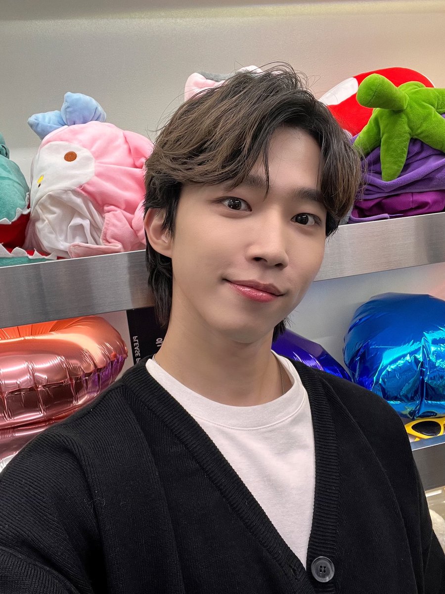 NFlyingUA's tweet photo. 📷 | 230409 | Оновлення STAFF DIARY на фанкафе [♥Happy DongSung Day♥] #1

__
#NFlying #엔플라잉 @NFlyingofficial
#SeoDongSung #서동성 #СоДонсон
#눈부신_동성이가_활짝_피지 #HAPPY_DONGSUNG_DAY https://t.co/EU5nIrhlA9