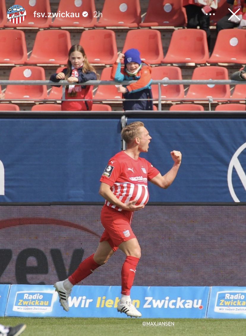 EastGermanFooty's tweet photo. FT! FSV Zwickau 2:2 Saarbrücken
Zwickau man 🤦♂️
Die Schwäne let go of a two goal lead to draw with Saarbrücken.
You can’t afford that in their position, 4pts the gap to HFC now.
#3Liga #Zwickau #FSVFCS https://t.co/LcYnoFSvYZ