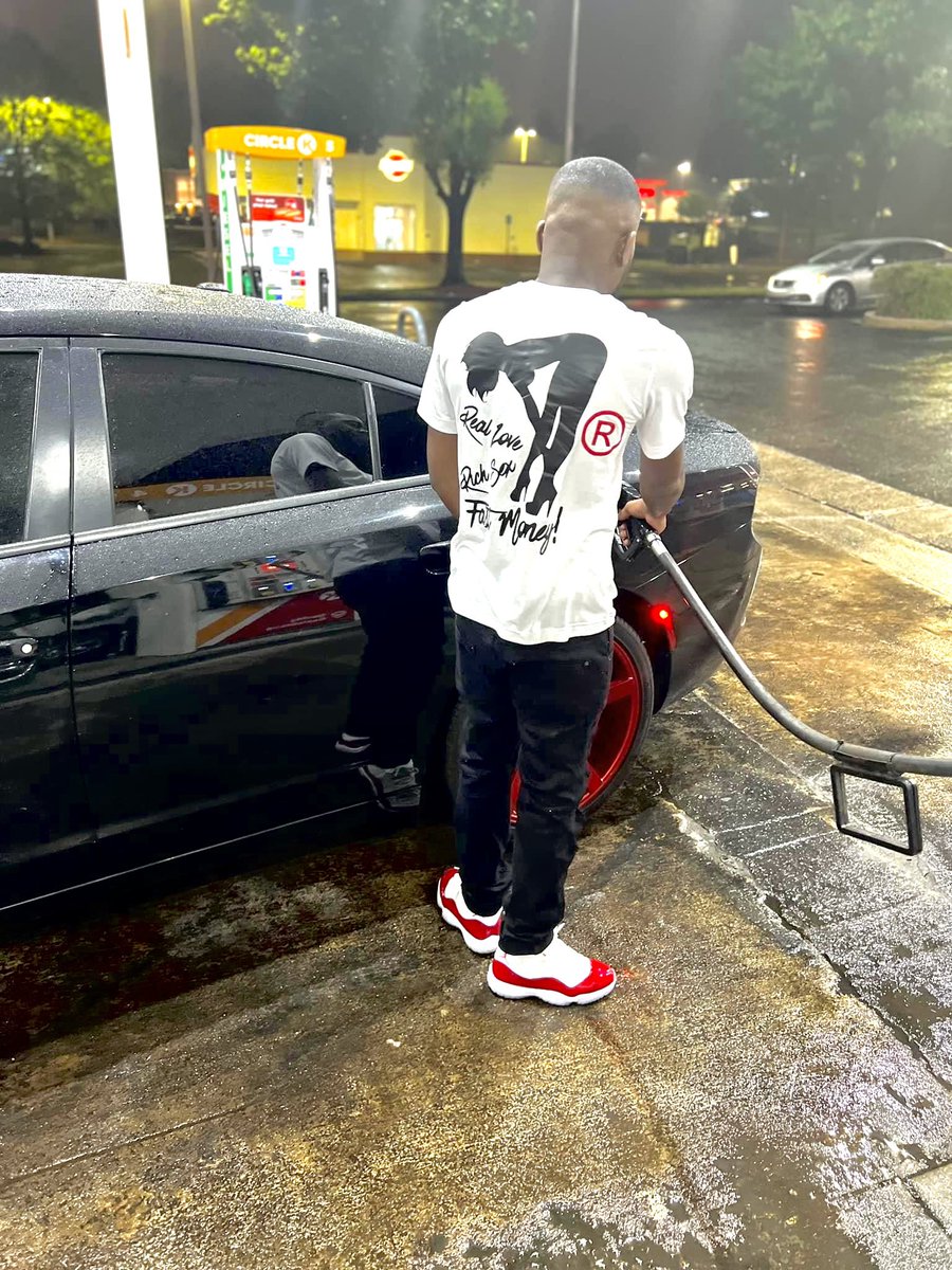 WeMadeUs4's tweet photo. Real Love Rich Sex &amp;
Fast Money! 
#WeMadeUs 💰🦅💫 https://t.co/yBlmaFrTsy