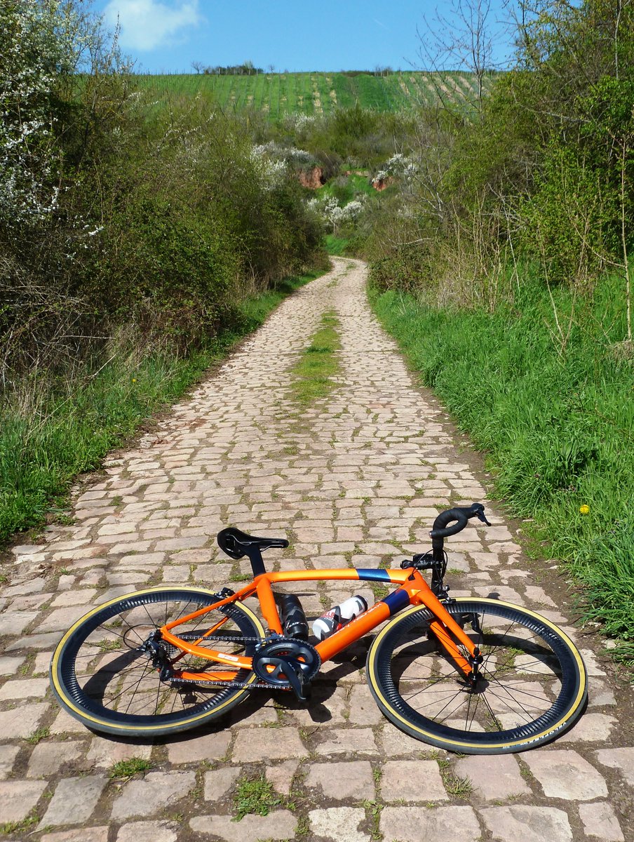 #RennRadRunde... 📷📷📷
#KlassikerTour #Pave
Vivement L'Enfer 📷 📷 📷
#ParisRoubaix 📷📷📷
12 °C, Wind aus O mit 16 km/h, 
46 % Luftfeuchtigkeit.