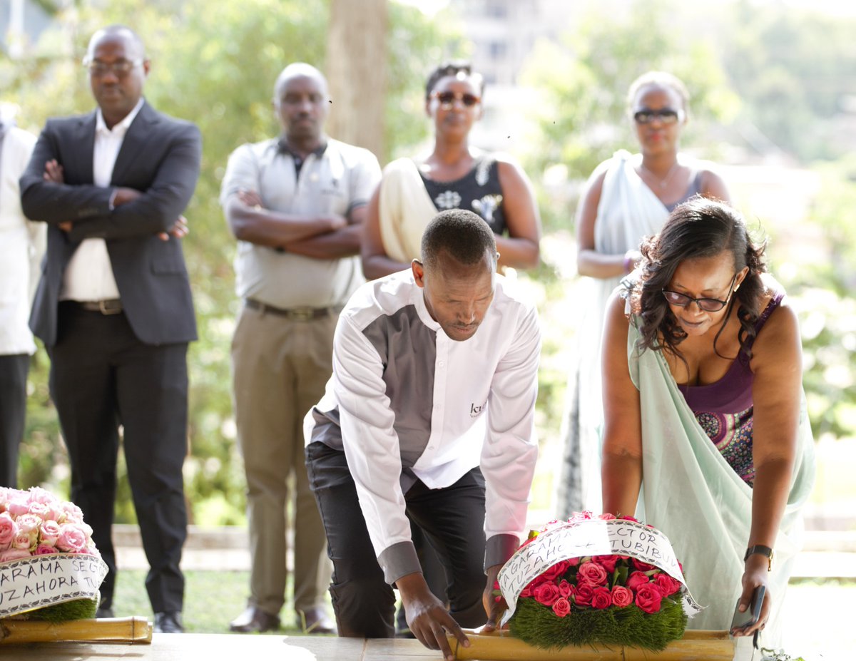 kagarama_sector's tweet photo. Aka kanya: Muri @kagarama_sector turi Kwibuka ku nshuro ya 29 Jenoside yakorewe Abatutsi mu 1994, igikorwa cyatangiriye ku Rwibutso rwa Jenoside yakorewe Abatutsi rwa @NyanzaMemorial hashyirwa Indabo ku mva zishyinguyemo imibiri y'Inzirakarengane ziciwe mu Kagarama.
#Kwibuka29 https://t.co/ulMZahzOZM