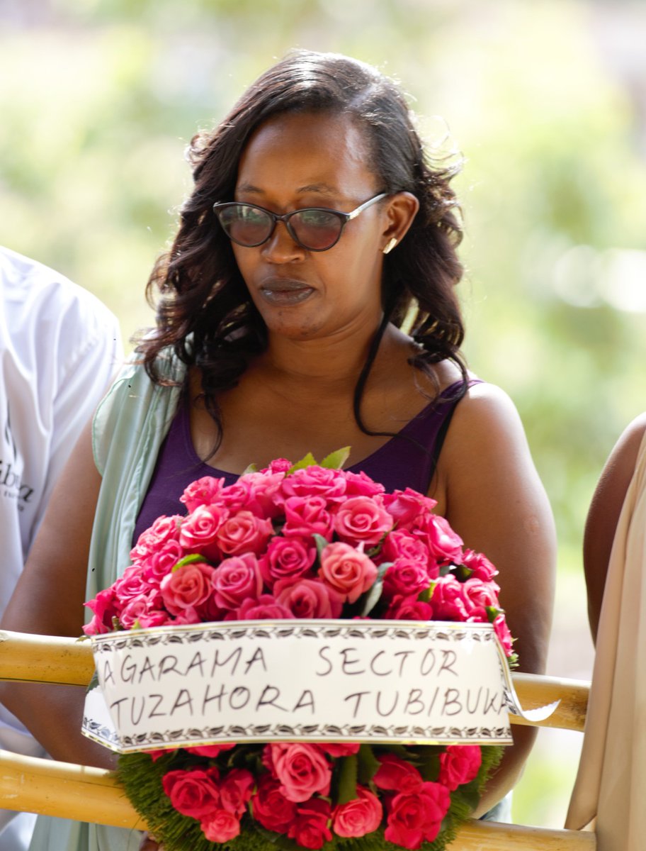 kagarama_sector's tweet photo. Aka kanya: Muri @kagarama_sector turi Kwibuka ku nshuro ya 29 Jenoside yakorewe Abatutsi mu 1994, igikorwa cyatangiriye ku Rwibutso rwa Jenoside yakorewe Abatutsi rwa @NyanzaMemorial hashyirwa Indabo ku mva zishyinguyemo imibiri y'Inzirakarengane ziciwe mu Kagarama.
#Kwibuka29 https://t.co/ulMZahzOZM