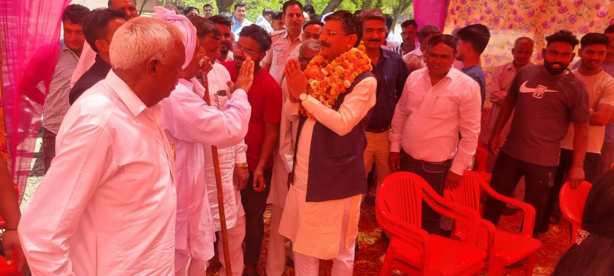 KRISHANKBEDI's tweet photo. गाँव-कलौदा खुर्द, नरवाना में वाल्मीकि चौपाल का नवीनीकरण कार्य मुख्यमंत्री श्री @mlkhattar जी ने अपने निजी कोष से ₹10 लाख देकर पूर्ण करवाया।

चौपाल का कार्य परिपूर्ण होने पर आज इस चौपाल का उद्घाटन किया और ग्रामीणों ने अपनी माँगो को मुख्यमंत्री जी के नाम प्रेषित किया। https://t.co/on5IKq2drL