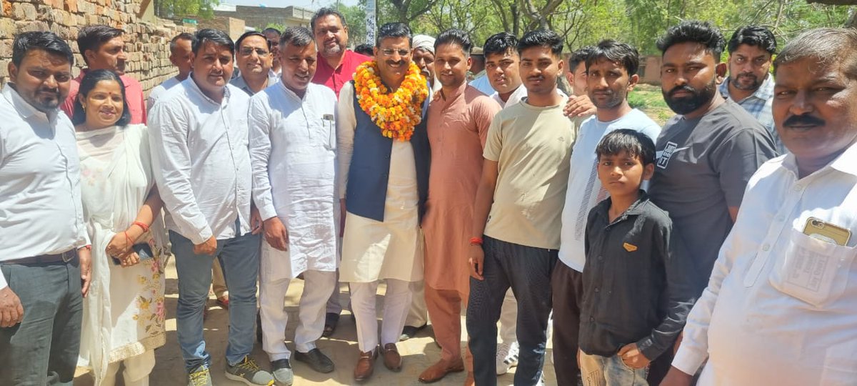 KRISHANKBEDI's tweet photo. गाँव-कलौदा खुर्द, नरवाना में वाल्मीकि चौपाल का नवीनीकरण कार्य मुख्यमंत्री श्री @mlkhattar जी ने अपने निजी कोष से ₹10 लाख देकर पूर्ण करवाया।

चौपाल का कार्य परिपूर्ण होने पर आज इस चौपाल का उद्घाटन किया और ग्रामीणों ने अपनी माँगो को मुख्यमंत्री जी के नाम प्रेषित किया। https://t.co/on5IKq2drL