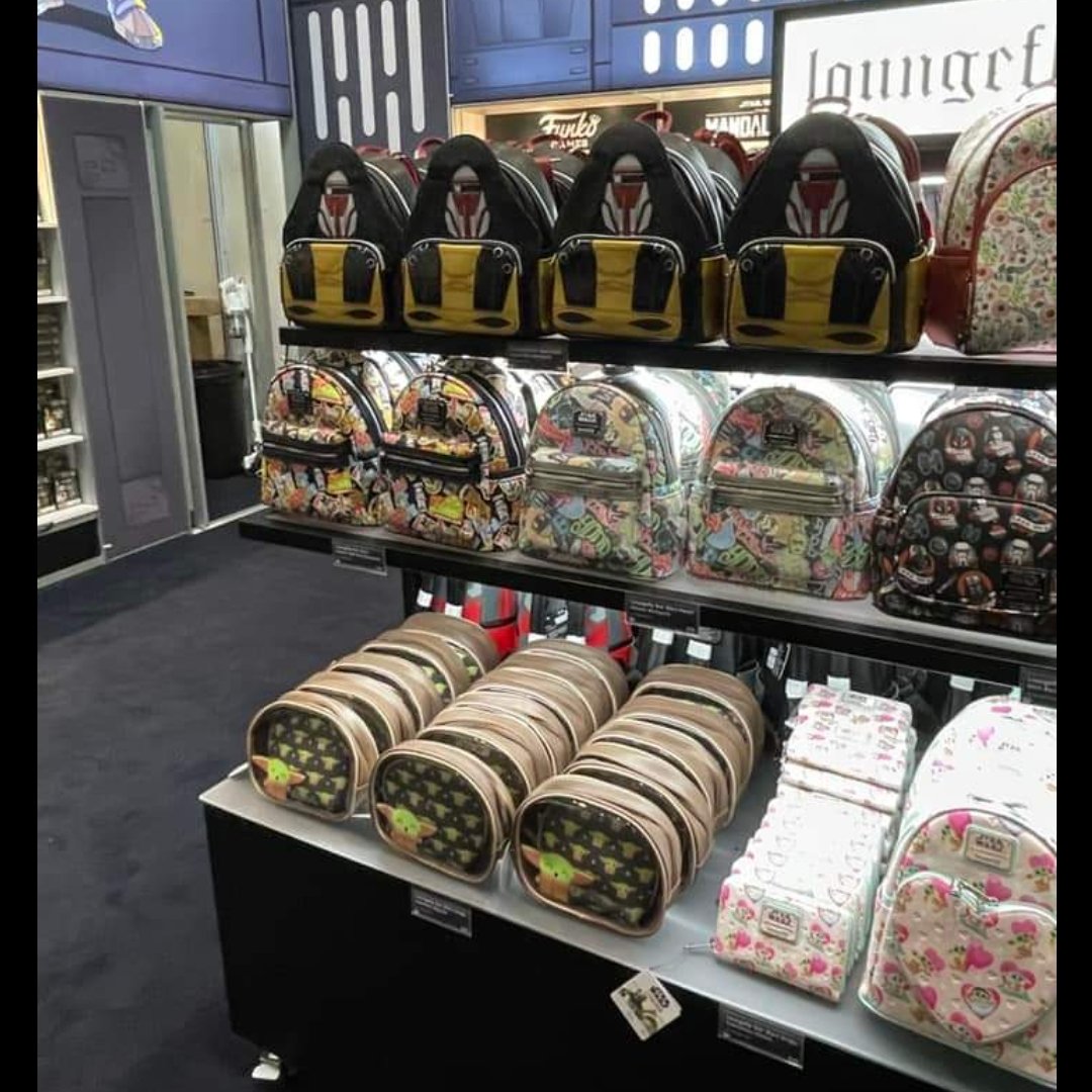 LVFunkoholics's tweet photo. A look at @Loungefly at StarWars Celebration.
Great info/ 📷
@FanthaTracks
#funkopopphotography #starwars #starwarscelebration #starwarstoys #funko #funkogames #funkopops #funkopop #loungefly #minibackpacks https://t.co/nq7sW0HAgi