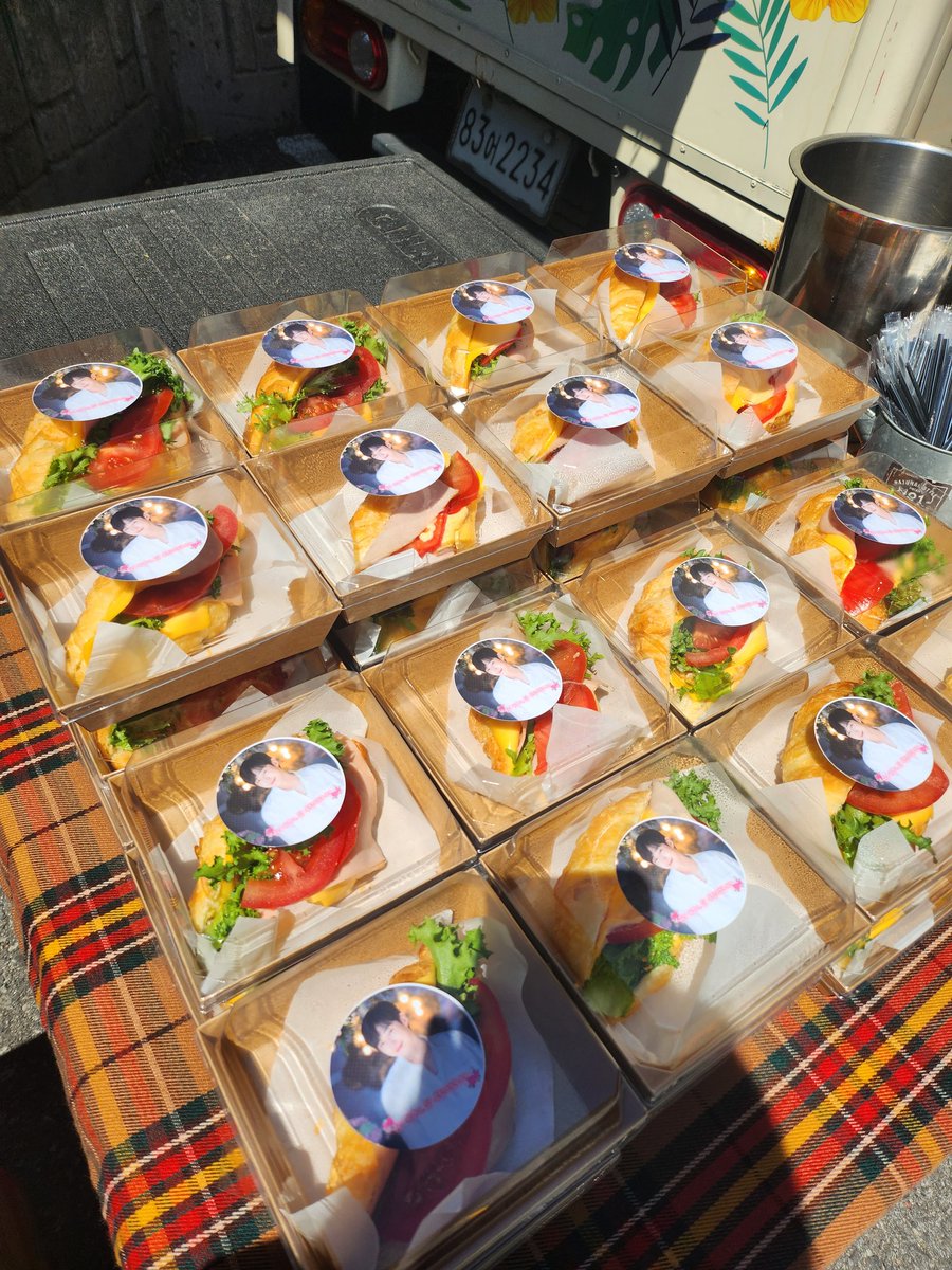 jy_spotlight's tweet photo. 울 진영배우는 청포도에이드 와 아.아를 맛있게 드셨다네요😍
무사히 촬영 잘해서 드라마로 만나요🖐🖐🖐 https://t.co/9p5yu2vNR1