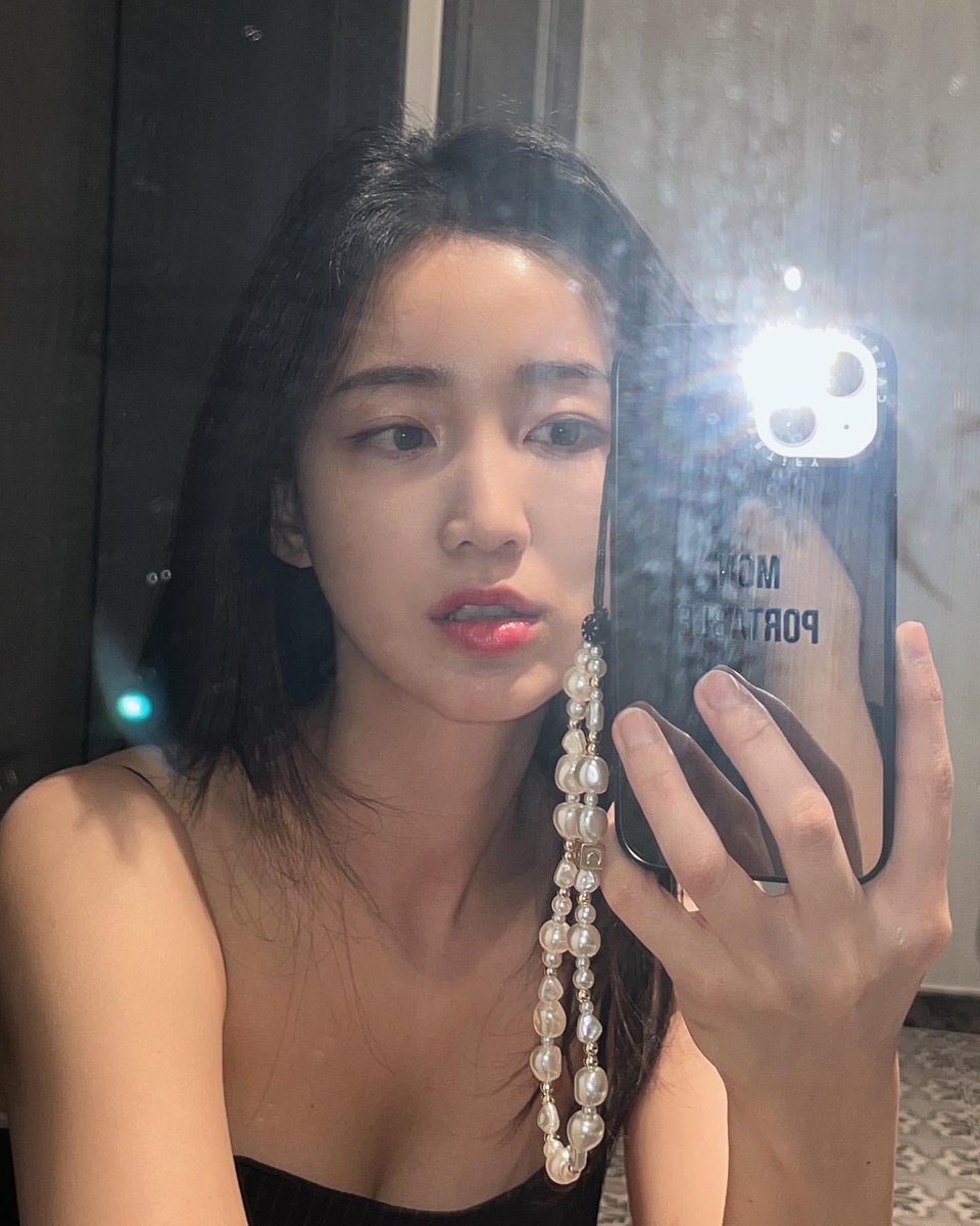 borazones's tweet photo. 230409 newprple instagram update 

#신보라 #SHINBORA https://t.co/GaVXSK8Ddb