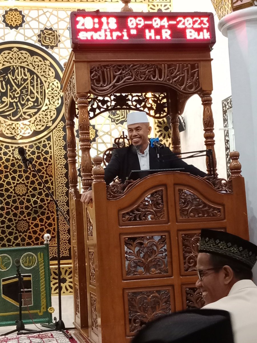 KhSuardi's tweet photo. Malam 19 ramadhan, ceramah di masjid al-muhajirin Belawa Baru. https://t.co/pstqHw43kN