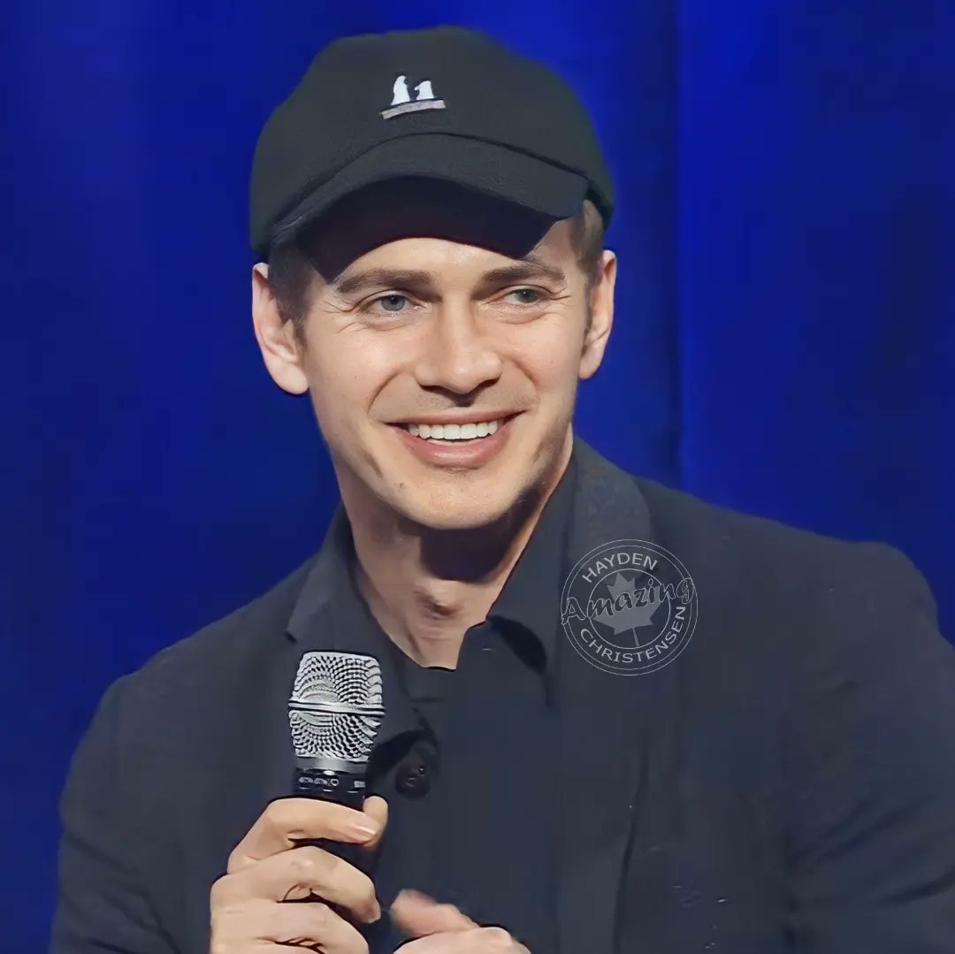 AmazingHaydenCh's tweet photo. Hayden Christensen attended the Kenobi panel at @SW_Celebration 👏 
Him and Ewan 😍 https://t.co/5sEqZsVzId